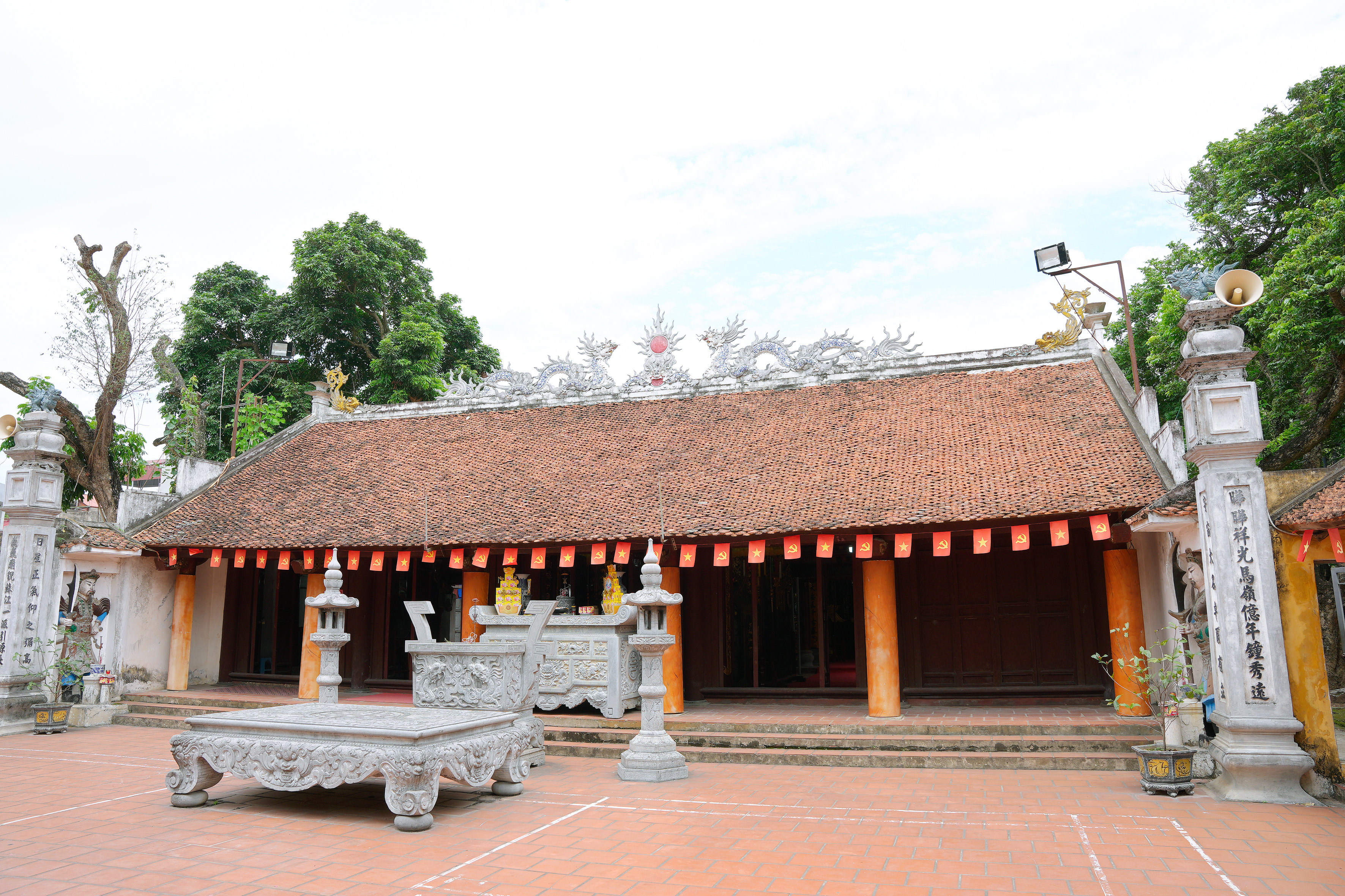 Đình Quỳnh Đô- Thôn Quỳnh Đô nơi thờ tự Thành hoàng làng là Thái uý Tô Hiến Thành