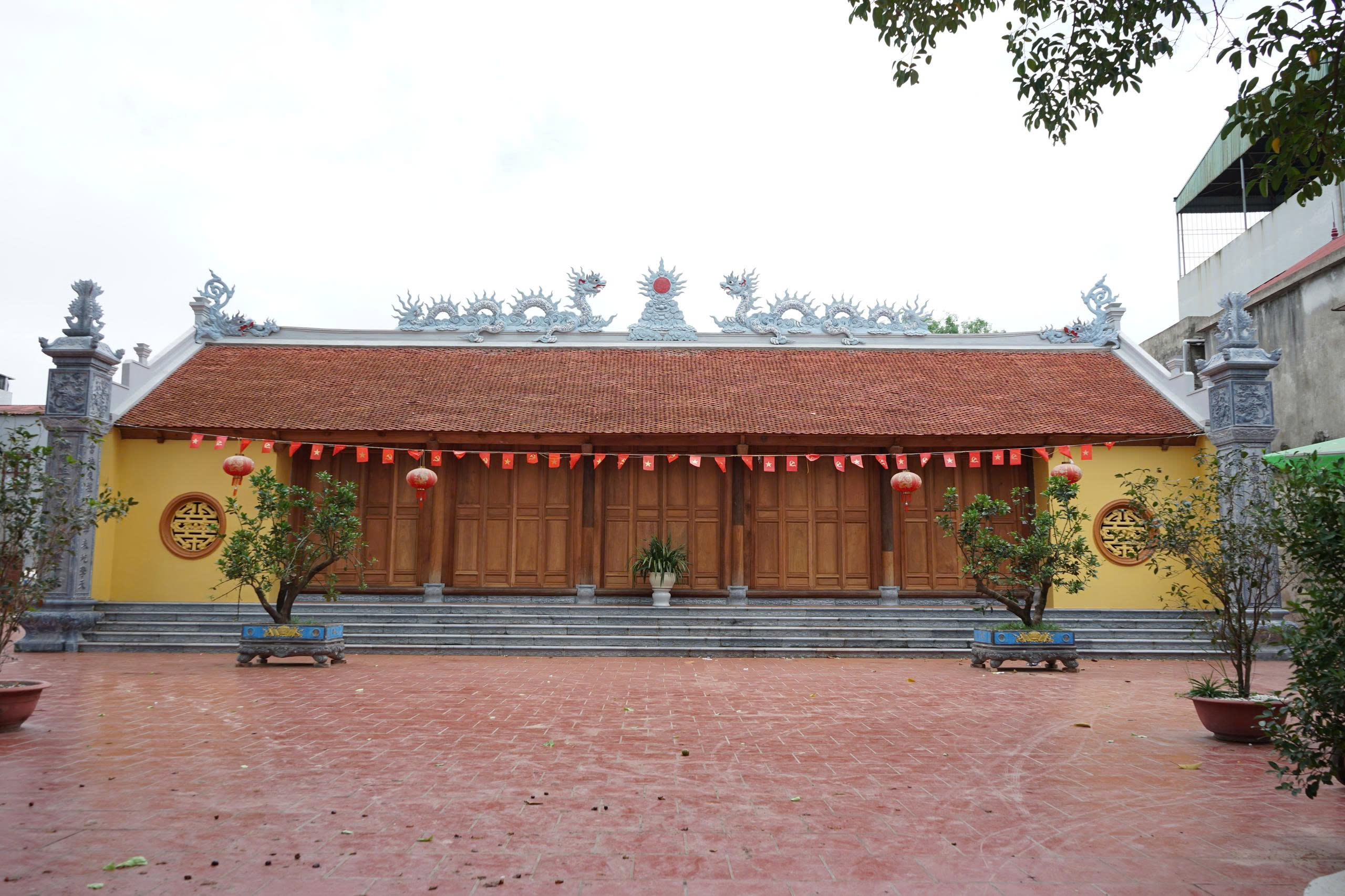 Đình dưới thôn Hữu Từ
