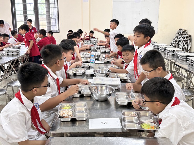 XÃ ĐẠI THANH KIỂM TRA ĐỘT XUẤT BỮA ĂN BÁN TRÚ TẠI CÁC TRƯỜNG HỌC - Ảnh 3.