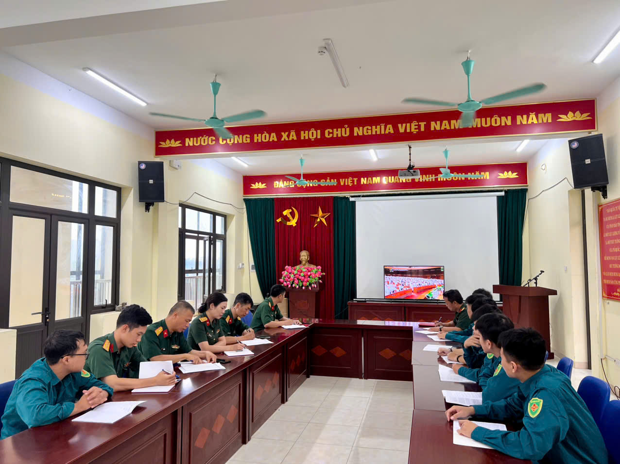 Xã Đại Thanh tham dự Hội nghị toàn quốc nghiên cứu, học tập, quán triệt và triển khai thực hiện Nghị quyết Hội nghị lần thứ ba Ban Chấp hành Trung ương Đảng khoá XIV.- Ảnh 9.