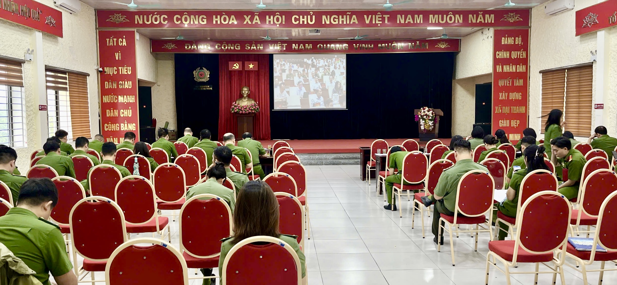 Xã Đại Thanh tham dự Hội nghị toàn quốc nghiên cứu, học tập, quán triệt và triển khai thực hiện Nghị quyết Hội nghị lần thứ ba Ban Chấp hành Trung ương Đảng khoá XIV.- Ảnh 7.