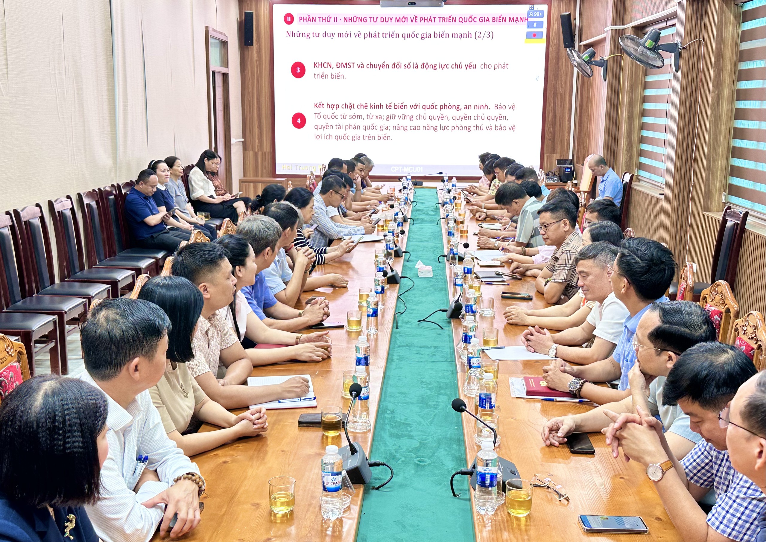 Xã Đại Thanh tham dự Hội nghị toàn quốc nghiên cứu, học tập, quán triệt và triển khai thực hiện Nghị quyết Hội nghị lần thứ ba Ban Chấp hành Trung ương Đảng khoá XIV.- Ảnh 4.