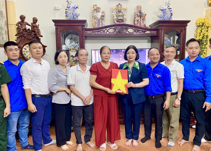 ĐOÀN THANH NIÊN XÃ ĐẠI THANH TỔ CHỨC TRAO TẶNG DI ẢNH PHỤC DỰNG LIỆT SĨ NHÂN KỶ NIỆM 79 NĂM NGÀY THƯƠNG BINH - LIỆT SĨ- Ảnh 4.