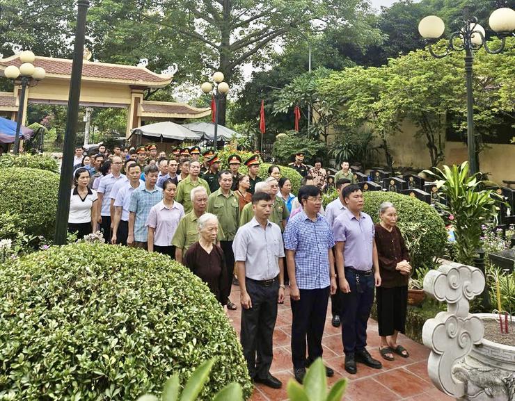 Xã Đại Thanh tổ chức lễ dâng hương, dâng hoa tri ân các anh hùng liệt sĩ- Ảnh 5.