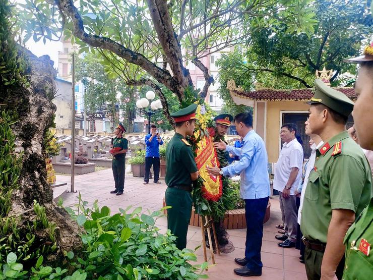 Xã Đại Thanh tổ chức lễ dâng hương, dâng hoa tri ân các anh hùng liệt sĩ- Ảnh 4.