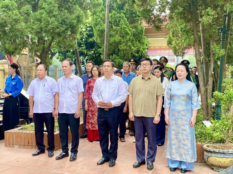 Xã Đại Thanh tổ chức lễ dâng hương, dâng hoa tri ân các anh hùng liệt sĩ- Ảnh 3.
