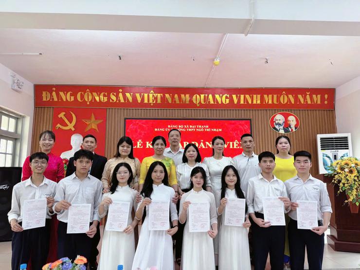 Đảng bộ xã Đại Thanh đẩy mạnh ươm mầm “hạt giống đỏ” trong trường trung học phổ thông- Ảnh 4. Đảng bộ xã Đại Thanh đẩy mạnh ươm mầm “hạt giống đỏ” trong trường trung học phổ thông- Ảnh 4.