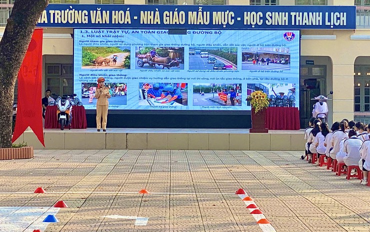 TUYÊN TRUYỀN PHÁP LUẬT, AN TOÀN GIAO THÔNG CHO HỌC SINH TRƯỜNG THPT NGÔ THÌ NHẬM XÃ ĐẠI THANH - Ảnh 7.